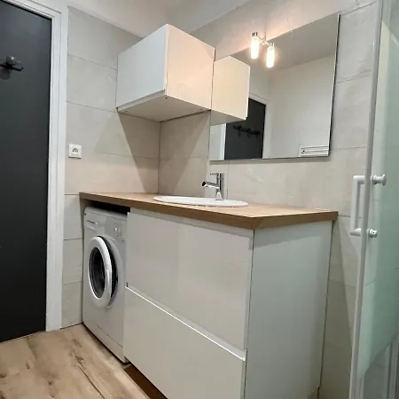 Spacieux Avec Balcon Et Fibre Wifi, Pour 1-2 Personnes - Fr-1-555-73 Appartement