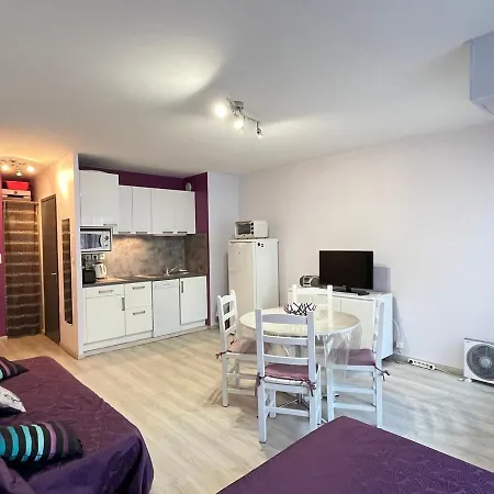 Appartement Spacieux Avec Balcon Et Fibre Wifi, Pour 1-2 Personnes - Fr-1-555-73